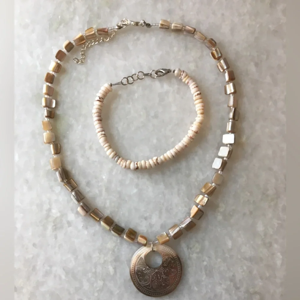 Elegant Beige Etched shell and beaded necklace and Shell anklet/bracelet 🐚🪸🌞🌼 - Picture 8 of 15